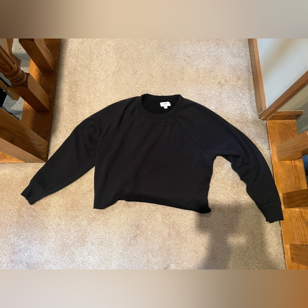 Aerie women’s black distressed crewneck sweater size medium